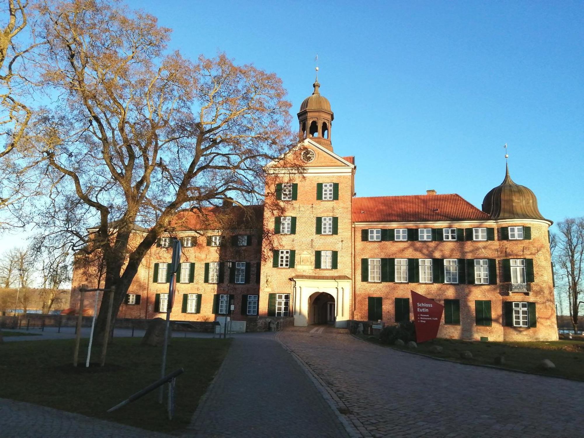 Mitten Im Gruenen - Apartment Mit Wohlfuehlcharakter In Stadtrandlage Eutin Eksteriør billede